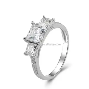 Grosir Perhiasan Mewah Padat 10K 14K 18K Emas Asli Tiga Batu Putri Potong Moissanite Pertunangan Pernikahan Wanita Cincin