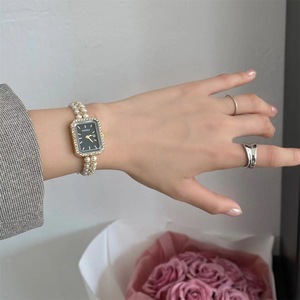 Léger <span class=keywords><strong>luxe</strong></span> tempérament Bracelet montres bas prix bijoux femme niche mode tendance français perle Bracelet <span class=keywords><strong>montre</strong></span> à quartz - Product Image 3