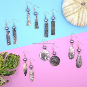 Venta al por mayor <span class=keywords><strong>de</strong></span> moda caliente <span class=keywords><strong>de</strong></span> las mujeres pendientes <span class=keywords><strong>de</strong></span> la forma <span class=keywords><strong>de</strong></span> flor <span class=keywords><strong>de</strong></span> la madre perla Natural Shell gota pendientes HawaiianJewelry estilo <span class=keywords><strong>de</strong></span> playa - Product Image 1