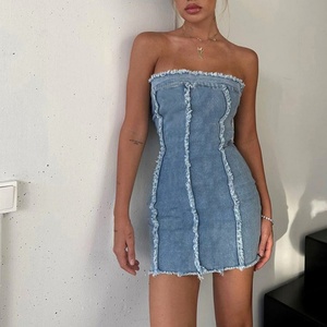 ชุดเดรสยาวปานกลางแบบไม่มีสายคล้องไหล่สำหรับผู้หญิงสไตล์ยุโรปอเมริกัน ลายเรียบ เอวธรรมชาติ ผลิตจากผ้าสแปนเด็กซ์ที่เป็นมิตรกับสิ่งแวดล้อม ซักได้ ทำจากผ้ายีนส์ - Product Image 1