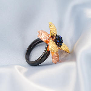 Anillo de Piedras Preciosas de Estilo Exótico Exagerado de la Serie Shijue, Anillo Europeo Vintage para Mujer, Personalizado en Plata 925 Chapada en Oro - Product Image 3