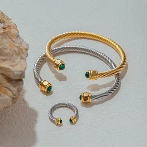 Brazalete de Malaquita Verde, Chapado en Oro de 18K, Acero Inoxidable, Brazalete Minimalista - Product Image 3