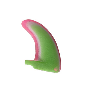 Porte-clés Autonomie Mini Tailfin, pendentif en fibre de verre dégradé rose à vert pour accessoire de planche de surf - Product Image 2