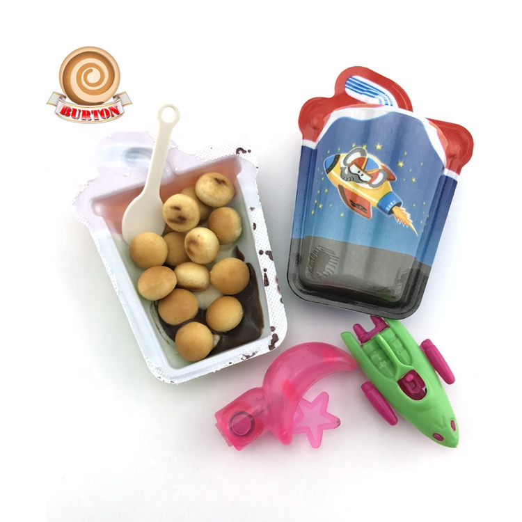 Оптовая продажа бутылки формы молочного шоколада печенье с забавной игрушкой для детей