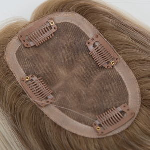 Topper de cheveux humains blond cendré avec mèches pour femmes, lisse, à clipser, avec base de cuir chevelu naturel - Product Image 3