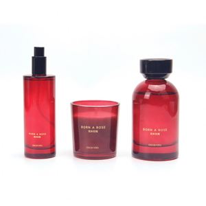 Ensemble cadeau de bougies parfumées Ascendia Born A Rose, pot en verre rouge, cire de soja, aromathérapie florale à la rose, décoration d'intérieur - Product Image 1