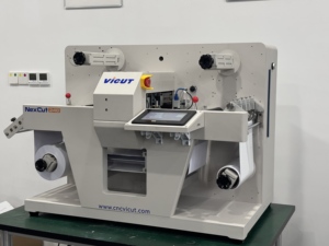 Cortadora de Etiquetas Digital Vicut NexCut240, Ancho Máximo de 240 mm, Máquina de Corte de Papel de Alta Precisión - Product Image 6