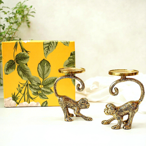 Juego de 2 Portavelas de Latón Antiguo Hechos a Mano con Forma de Mono, Decorativos para Sala de Estar o Mesa de Comedor - Product Image 2