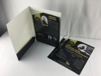 Personalizar tamaño a prueba de arañazos laminación en relieve Deboss ranura para tarjeta de visita Archivo de papel Carpeta de presentación de documentos con 2 bolsillos