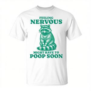 Camiseta con estampado de mapache: Sientes ansiedad y tal vez te vayas a tener que hacer pipí pronto - Product Image 2