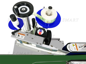 Автоматическая Этикетировочная машина ZXSMART для пластиковых бутылок с эфирным маслом - Product Image 5