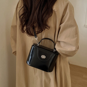 Nova Bolsa Feminina Mini Quadrada 2026 com Alça Superior e Transversal, Design Retrô com Fivela, Várias Cores para Uso Diário - Product Image 3