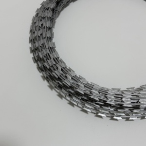 Filo Spinato Zincato in Ferro per Recinzioni di Sicurezza |   Protezione per Cantieri, Aziende Agricole, Comunità e Giardini - Product Image 5