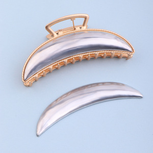 Nouvelle pince à cheveux grande taille en forme de requin, dorée, avec support solide en forme de cœur et fermoir à perles, style DIY Song Jin - Product Image 1