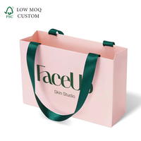 Sac cadeau en papier rose avec logo personnalisé et ruban en satin vert, sacs en papier de luxe pour cosmétiques et soins de la peau