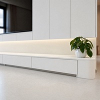 Meuble TV mural moderne en bois écologique et durable pour salon, appartement, villa – Meuble TV personnalisé avec portes et tiroirs sans poignées