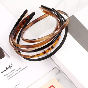 MIO Vente en gros en usine Ensemble de bandeaux en plastique Bandeau unique Divers styles En stock Accessoires de cheveux bon marché Maquillage pour les femmes - Product Image 3