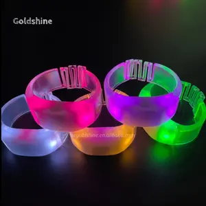 Feestartikelen Afstandsbediening Spraakbediening Led Licht Armband Lumineux Led Knipperende Polsband Met 15 Verlichtingskleuren