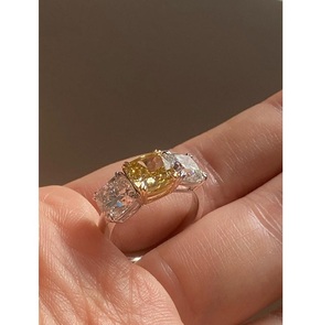 Bague de fiançailles en or massif 14 carats avec trois diamants de laboratoire jaunes taille coussin 2 carats, sur mesure, pour mariage, certifiée - Product Image 4