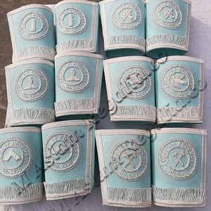Tablier de bureau artisanal écossais en argent brodé à la main avec badge personnalisé - Product Image 6