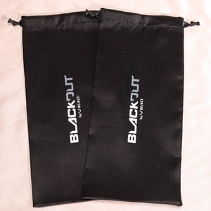 Paquete de extensiones de pelo de Peluca de satén negro impreso con logotipo personalizado, bolsa con cordón, bolsa de regalo de satén de seda de lujo para el cabello - Product Image 4
