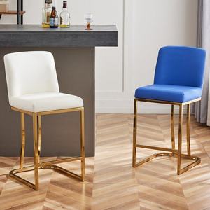 <span class=keywords><strong>Tabouret</strong></span> <span class=keywords><strong>de</strong></span> <span class=keywords><strong>bar</strong></span> moderne pour salle à manger, chaise <span class=keywords><strong>de</strong></span> comptoir en velours <span class=keywords><strong>noir</strong></span> avec structure en acier inoxydable <span class=keywords><strong>doré</strong></span> - Product Image 4