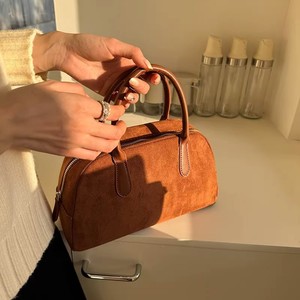Sac Boston en daim <span class=keywords><strong>marron</strong></span> de qualité supérieure pour femmes Sac à main à fermeture à glissière avec doublure en polyester Sac fourre-tout pour le bowling - Product Image 4