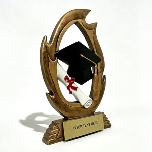 Trophée en résine personnalisé, moderne et durable, pour concours scolaires, avec gravure sculptée à la main - Product Image 1
