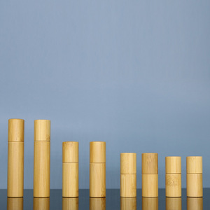 Forma del cilindro della bottiglia del rullo di vetro di bambù 3ml 5ml 5ml 10ml per gli oli essenziali ed il <span class=keywords><strong>profumo</strong></span> - Product Image 3