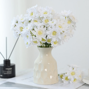 <b>Daisy</b> Artificial Flower Bouquet 3 Stems High Simulation Plastic Silk Flowers Home Decoration Wedding Props - Product Image 3