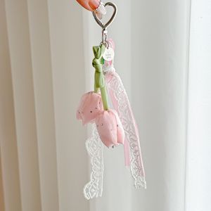 Porte-clés Fleur de Tulipe Faite à la Main, Breloque de Sac Élégante en Tissu avec Pompon en Ruban de Dentelle Délicat et Fermoir Cœur - Product Image 5