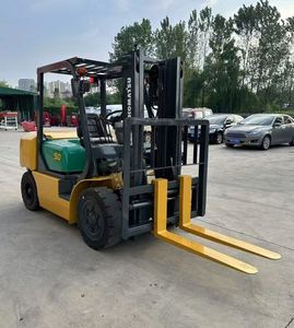 Montacargas Todoterreno Diésel de 5T y 3m, Usado, Marca Komatsu, Tracción 4x4, 1 Año de Garantía, Mástil de Dos Etapas, Neumáticos Sólidos, Entrega Rápida - Product Image 4