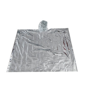 Ponchos de pluie d'urgence en feuille thermique couleur argent avec poncho de voyage en plastique personnalisé - Product Image 3