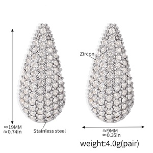 Boucles d'oreilles pour femme QX, modèle tendance, triangle créatif en zirconium sur acier inoxydable plaqué or, bijoux personnalisés - Product Image 6