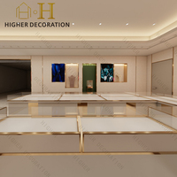 Vitrine de présentation de bijoux haut de gamme sur mesure pour projet d'aménagement intérieur de bijouterie