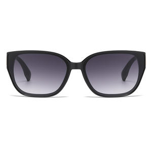 Lunettes de soleil Gucci pour femme, monture noire, verres PC, protection UV400, style tendance pour l'extérieur - Product Image 3