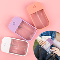 Vente flash Vaporisateur de poche en plastique 40 ml en forme de carte Vaporisateur d'eau pour les mains Désinfectant pour les mains Vaporisateur de parfum de poche en forme de carte de crédit