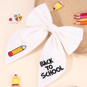 CN Factory Logotipo personalizado Tela hecha a mano Lazo para el cabello Bordado Logo Lápiz Volver a la escuela Pinza para el cabello para niñas Niños - Product Image 2