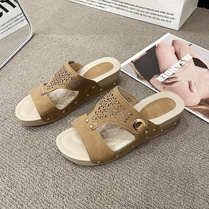 Nouvelles sandales compensées kaki pour femme 2026, avec boucle métallique, motif floral ajouré, rivets et plateforme à bout ouvert - Product Image 6