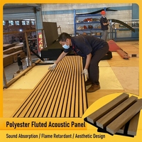 Panneau mural acoustique en bois lamellé de noyer de qualité supérieure avec support en feutre PET insonorisant pour studio d'enregistrement