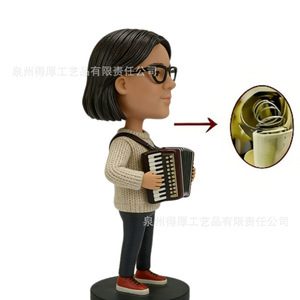 Figurine d'Accordéoniste avec Fonction Boîte à Musique, Style Artistique Cartoon, Décoration de Bureau - Product Image 4