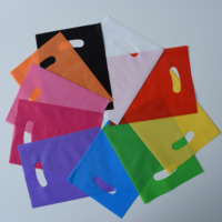 Sac cadeau découpé avec poignée, impression personnalisée, poignée ovale, plusieurs spécifications, sac de transport coloré en LDPE, design varié