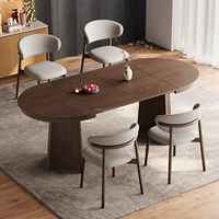 Capacité de 4 à 8 personnes, confortable et polyvalent, design extensible qui s'adapte aux dîners intimes et aux réunions plus importantes