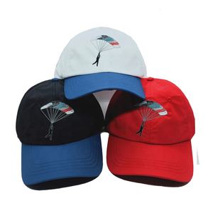 Nouvelle casquette de baseball non structurée avec broderie de parachutisme et de <span class=keywords><strong>parapente</strong></span>, en tissu polyester rouge, visière incurvée, pour les sports de plein air - Product Image 1