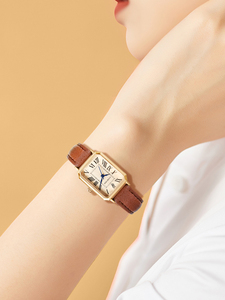 Set de Regalo de Lujo de 7 Piezas, Reloj de Cuarzo Cuadrado para Mujer con Correa de Cuero, Diseño Simple y Moderno, Regalo Festivo - Product Image 2