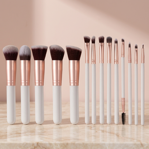 Juego de Brochas de Maquillaje Profesional OEM, 14 Piezas, Brochas de Pelo Sintético Blancas y Rosas, Brocha Plana, Brocha para Sombras de Ojos - Product Image 4