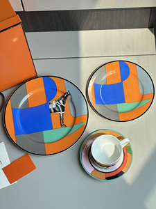 Meilleures ventes : Ensemble de 4 assiettes et tasses en porcelaine de style nordique - Product Image 4