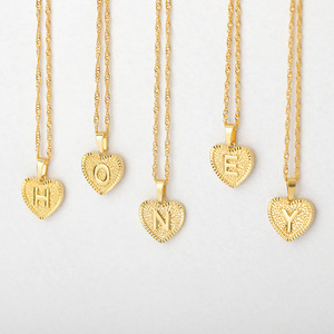 Elegante Collar de Cadena de Clavícula de Acero Inoxidable Dorado con Colgante de Letra A-Z en Forma de Corazón <span class=keywords><strong>para</strong></span> Mujer - Product Image 1