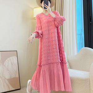 Venta al por mayor <span class=keywords><strong>de</strong></span> vestidos plisados elegantes en estilos <span class=keywords><strong>de</strong></span> longitud media y talla grande con cuello redondo y diseño <span class=keywords><strong>de</strong></span> mangas con volantes - Product Image 2