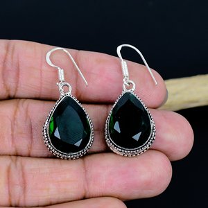 Boucles d'oreilles pendantes artisanales en pierres précieuses, élégantes et faites à la main - Product Image 5